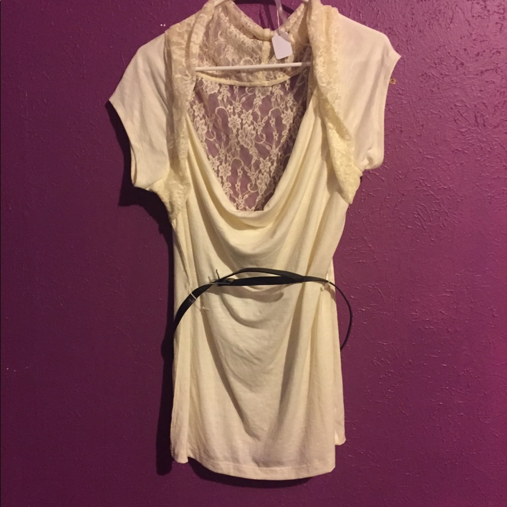 💕2 for $7💕Junior blouse with lace back xxl